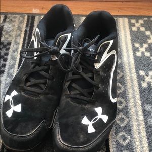 Men’s under armour softball spikes.